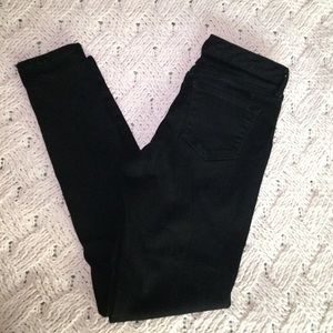 Black mid- rise skinny jeans